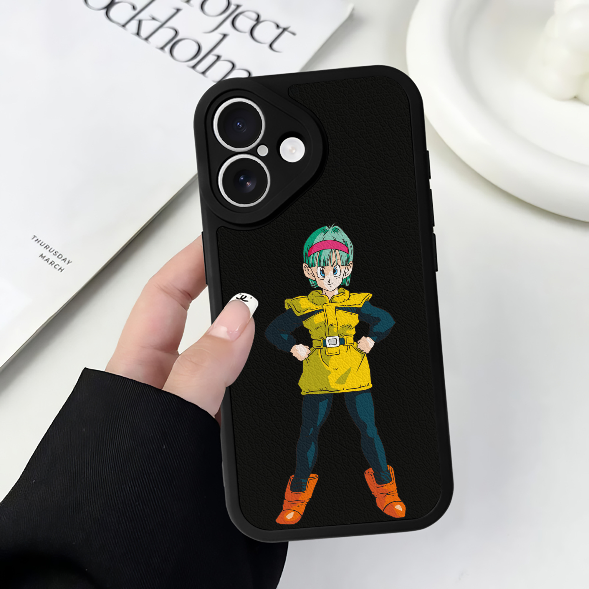 （画像用） ドラゴンボール ブルマ DRAGON BALL Bulma 【iPhone 16シリーズ対応】シリコンスマホケース（レザー調） 材質：シリコン
